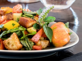 Panzanella Salat in der Kochschule Marieneck in Köln Ehrenfeld Panzanella Salat in der Kochschule Marieneck in Köln Ehrenfeld